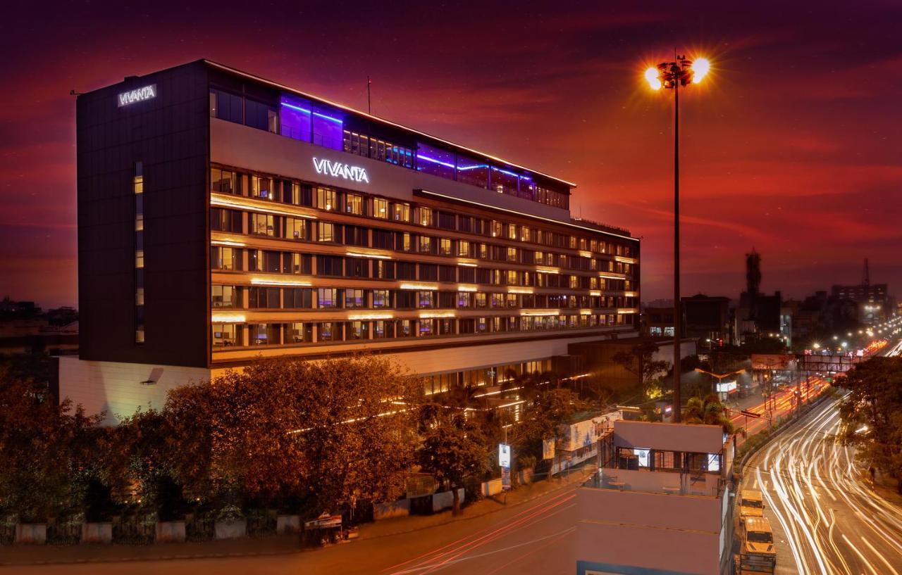 ホテル ビバンタ コルカタ Em バイパス エクステリア 写真 The hotel at night