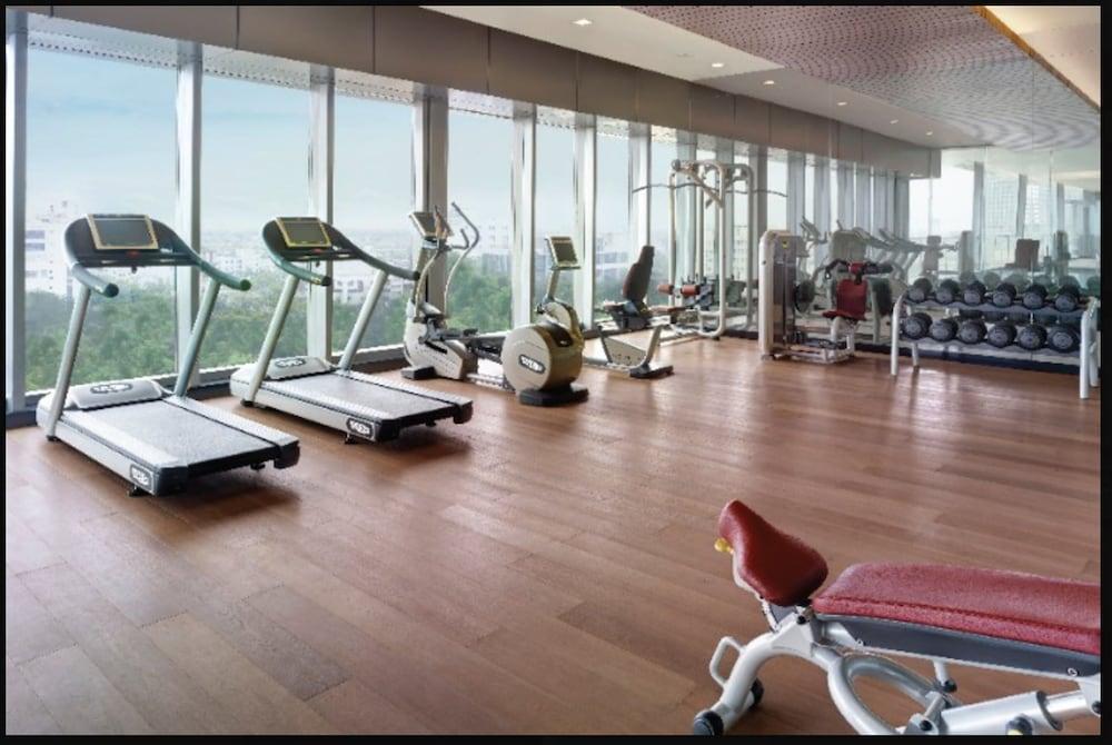 ホテル ビバンタ コルカタ Em バイパス エクステリア 写真 The gym at the 39th floor