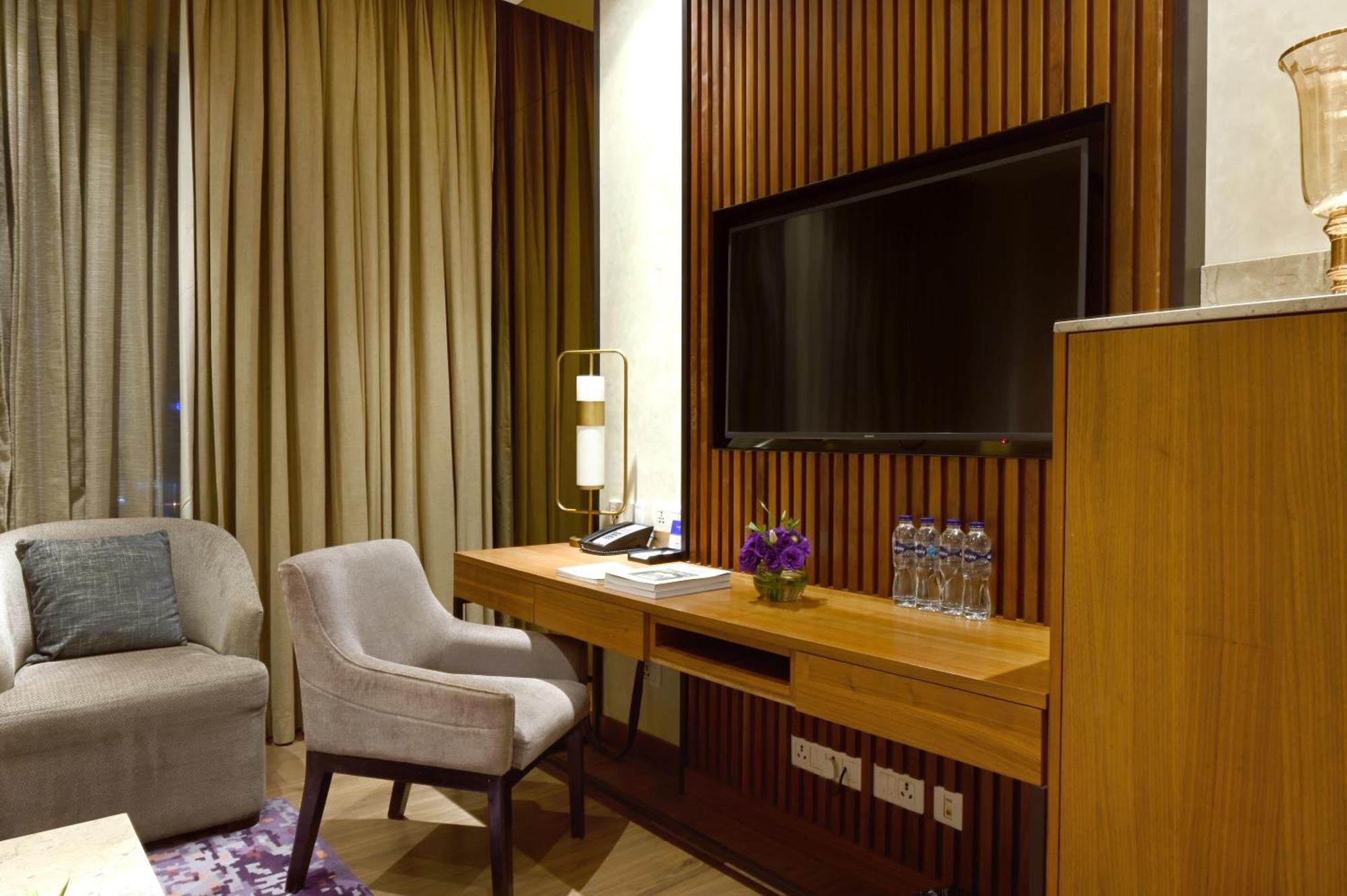 ホテル ビバンタ コルカタ Em バイパス エクステリア 写真 A television in a hotel room