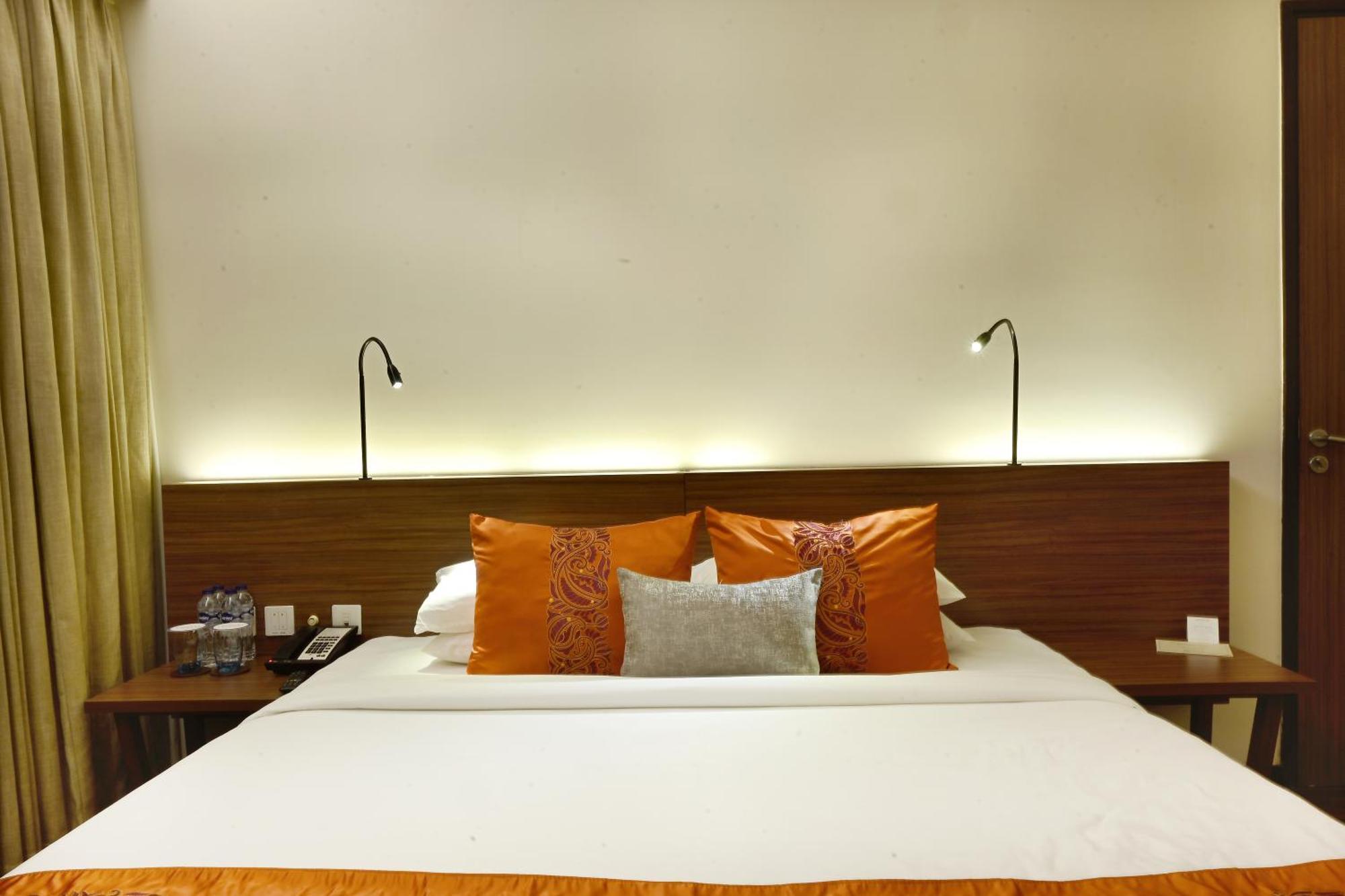 ホテル ビバンタ コルカタ Em バイパス エクステリア 写真 A bed in a hotel room