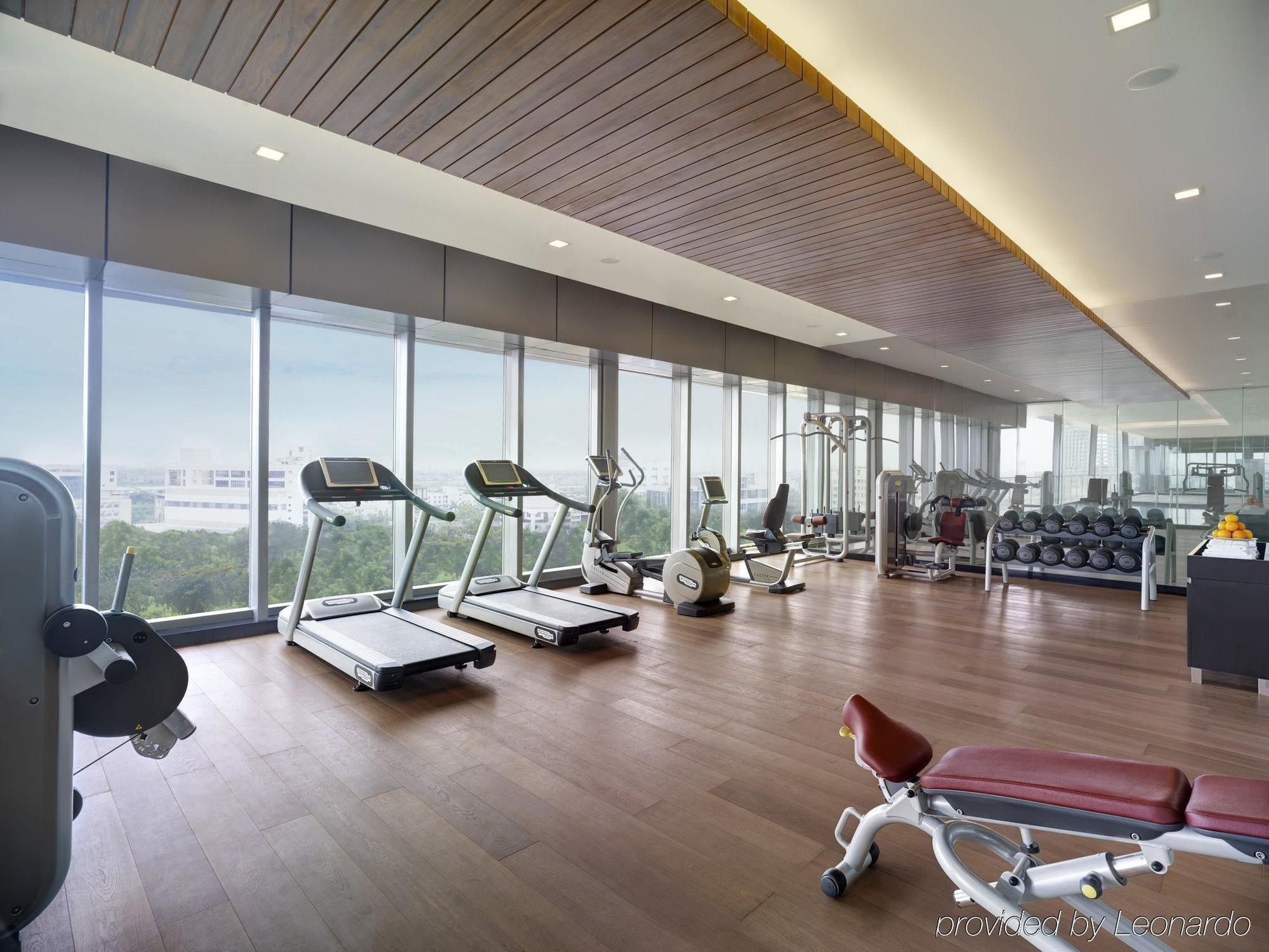 ホテル ビバンタ コルカタ Em バイパス エクステリア 写真 The gym at the hotel